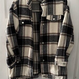 Windsor Womens Black and Cream Plaid Shirt Jacket